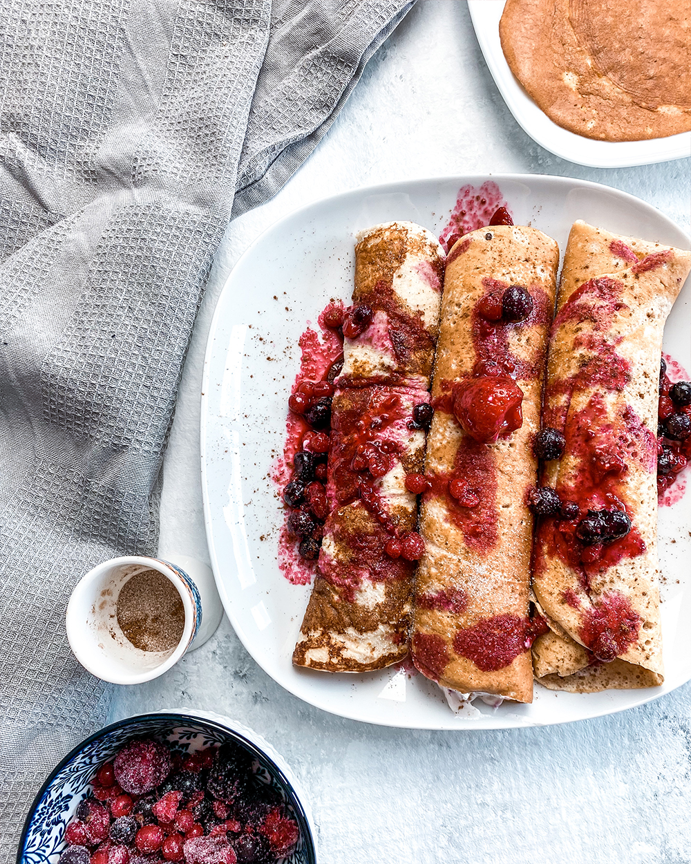 Gefüllte Protein Pfannkuchen mit Quark und Beeren postbild 4